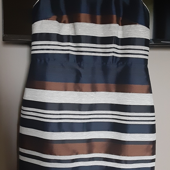 Beautiful dress, new without tags - Picture 2 of 2